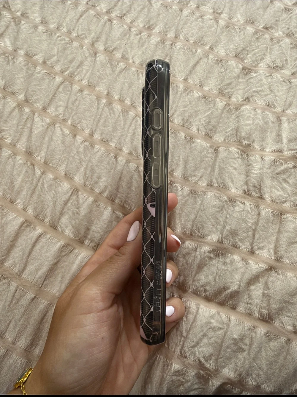 Velvet Caviar Black Phone Case with Pink Bow Pattern iPhone 16 pro